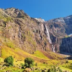 en-plein-coeur-des-pyrenees-decouvrez-lune-des-cascades-les-plus-belles-et-impressionnantes-du-pays