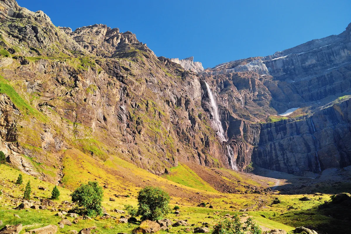 En plein coeur des Pyrénées, découvrez l&rsquo;une des cascades les plus belles et impressionnantes du pays