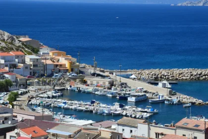 evitez-la-foule-des-calanques-cet-ete-decouvrez-ces-4-spots-incroyables-pour-se-baigner-autour-de-marseille