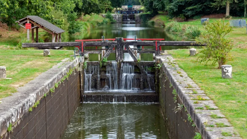 hede-bazouges-decouvrez-ce-magnifique-village-et-ses-ecluses-pres-de-saint-malo
