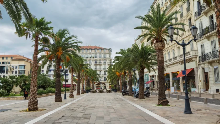 la-cote-dazur-sera-toujours-vous-surprendre-avec-ce-magnifique-joyau-typique-des-villes-du-sud-toulon