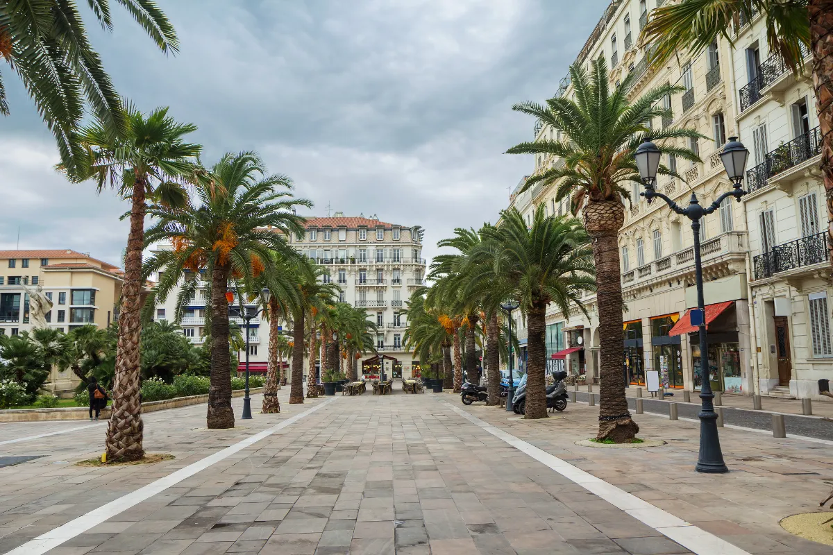 La côte d&rsquo;Azur sera toujours vous surprendre avec ce magnifique joyau typique des villes du sud