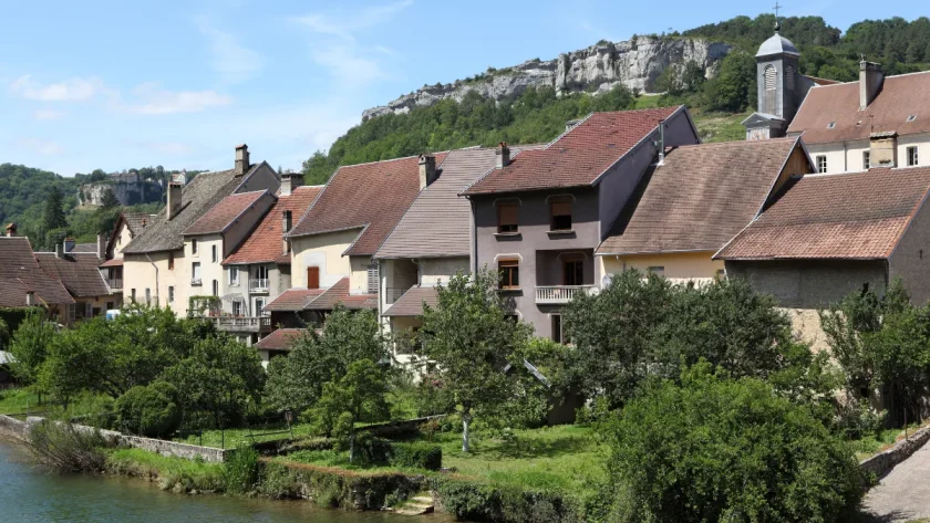 les-5-villages-fascinants-pres-de-besancon-que-vous-devez-absolument-visiter-plongez-dans-leurs-charmes