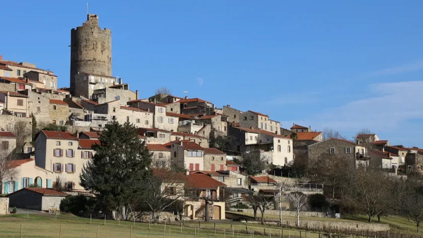montpeyroux-un-tresor-meconnu-situe-au-coeur-du-puy-de-dome-a-decouvrir-durgence