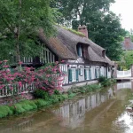 parmi-les-plus-beaux-villages-de-france-cette-commune-de-normandie-est-a-decouvrir-absolument-cet-ete