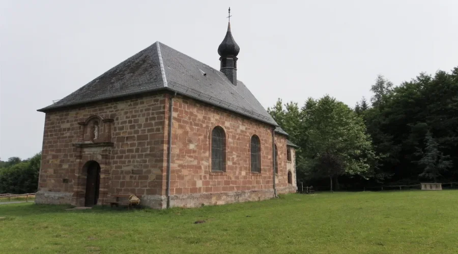 petit-village-pittoresque-de-moselle-cette-commune-vous-reserve-un-patrimoine-unique-et-un-panorama-exceptionnel