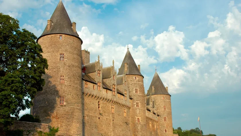 top-10-des-chateaux-a-visiter-en-bretagne-pendant-vos-vacances-dete-voici-notre-selection