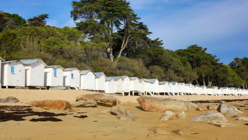 top-5-des-plages-en-france-sans-touristes-ou-partir-pour-des-vacances-au-calme