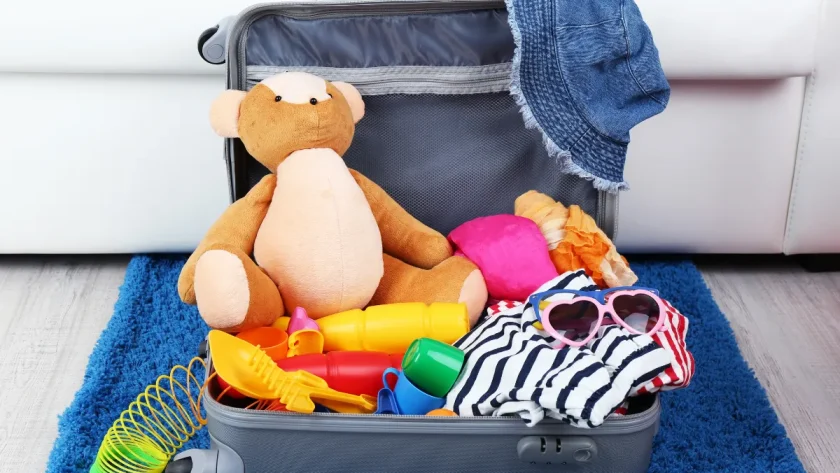 vacances-dete-quels-sont-les-10-indispensables-a-mettre-dans-la-valise-de-vos-enfants