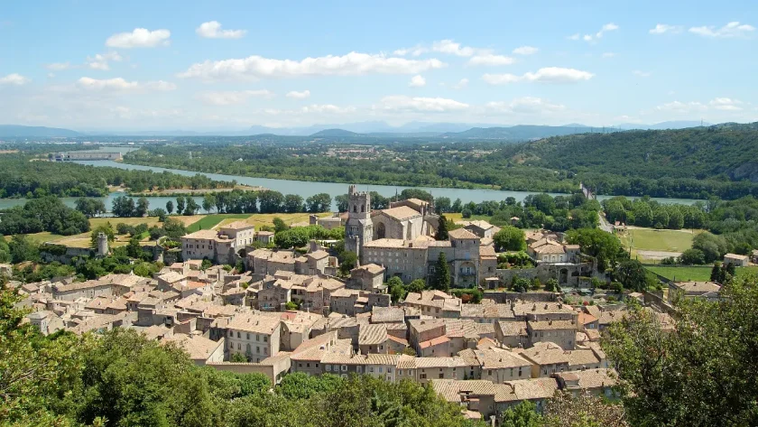viviers-decouvrez-cette-petite-perle-cachee-dans-la-vallee-du-rhone