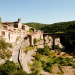 au-coeur-du-languedoc-ce-petit-village-est-un-veritable-joyau-a-admirer-dans-la-region