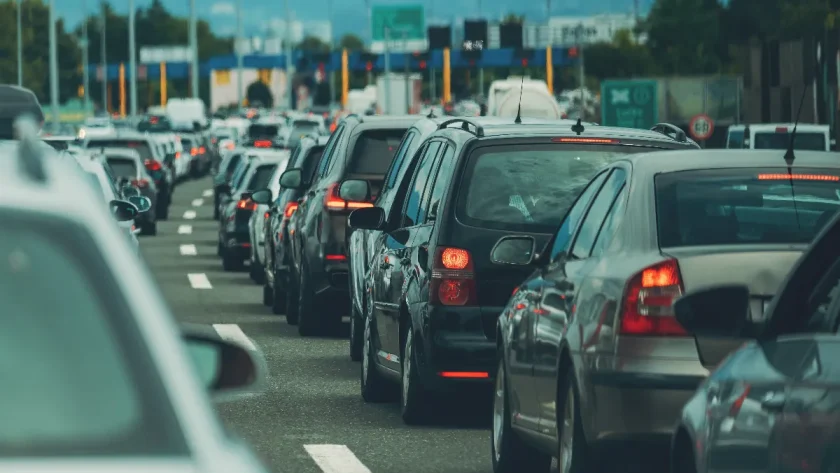 comment-eviter-les-bouchons-durant-votre-depart-en-vacances