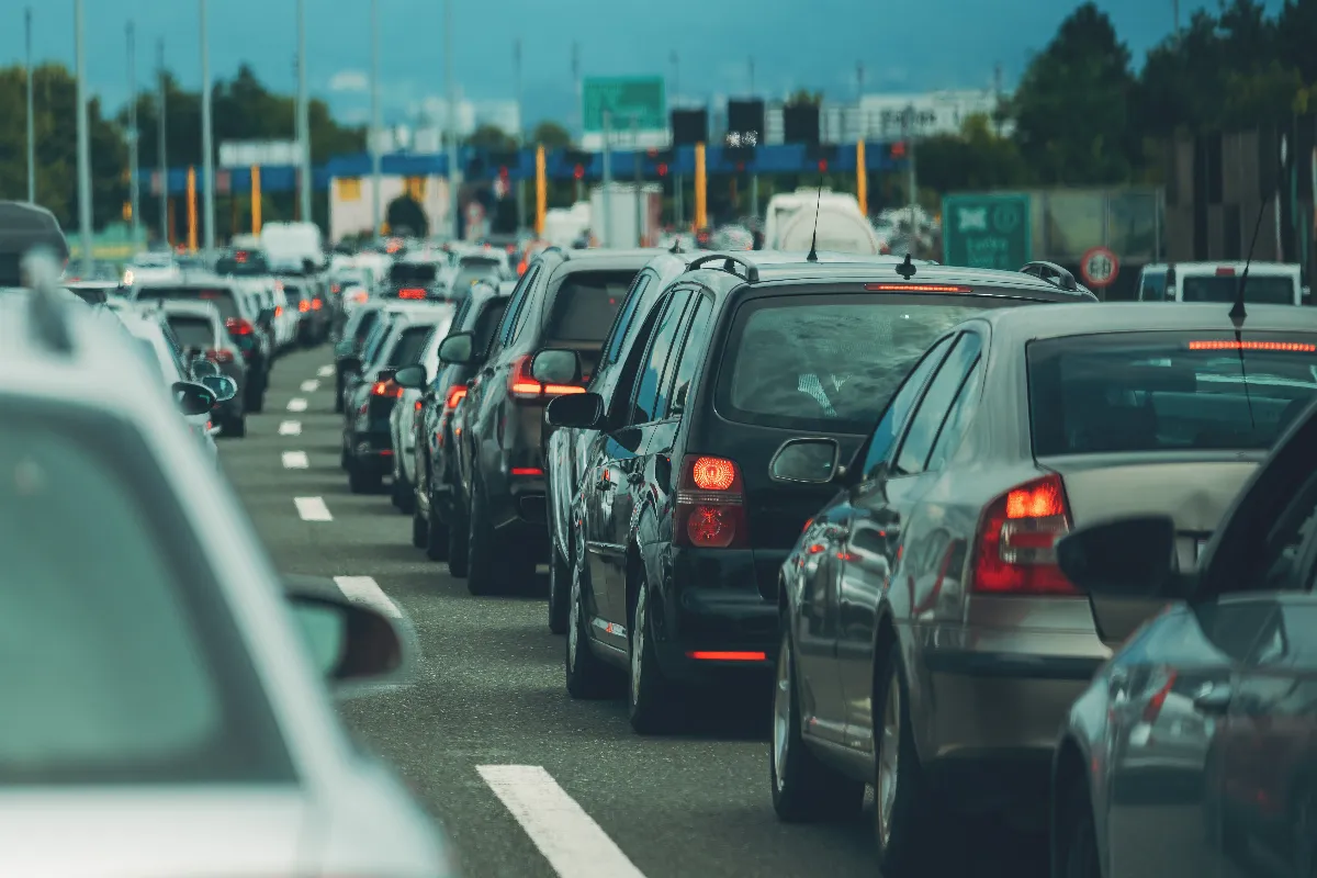 comment-eviter-les-bouchons-durant-votre-depart-en-vacances