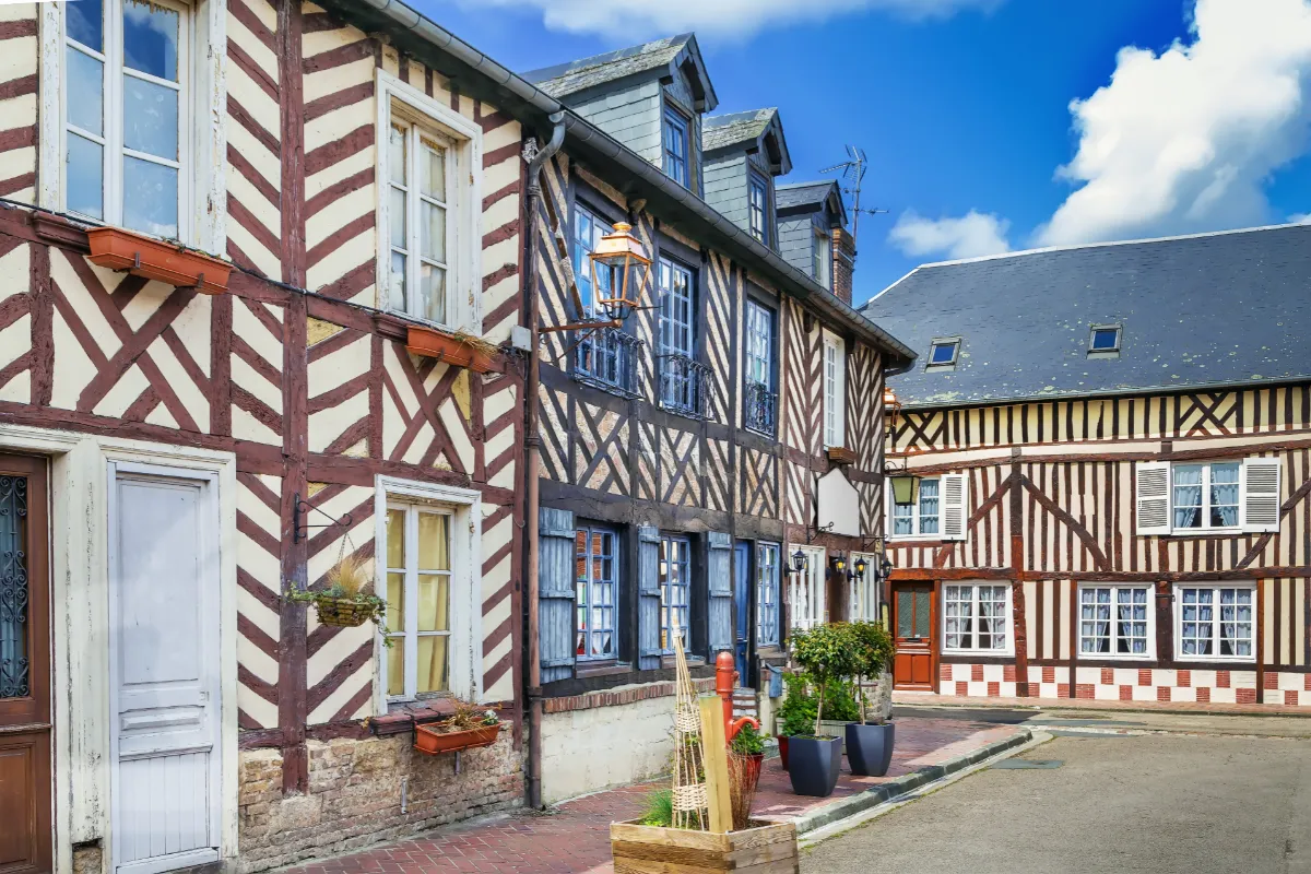 Depuis plus de 30 ans, ce petit village de Normandie fait partie des Plus Beaux Villages de France