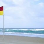 drapeaux-sur-les-plages-en-france-quelles-sont-leurs-significations