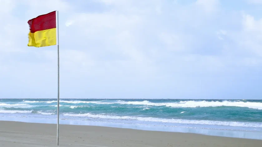 drapeaux-sur-les-plages-en-france-quelles-sont-leurs-significations