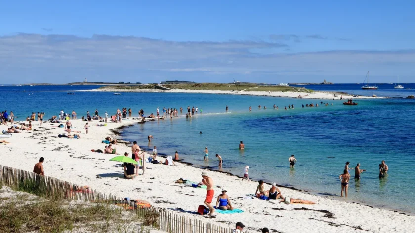 offrant-un-decor-digne-des-destinations-tropicales-cet-archipel-breton-est-le-lieu-ideal-pour-vos-prochaines-vacances