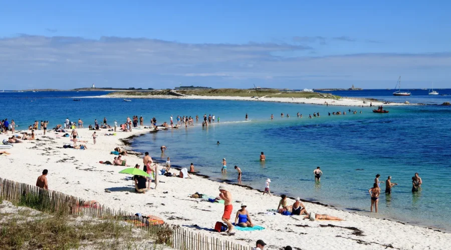 offrant-un-decor-digne-des-destinations-tropicales-cet-archipel-breton-est-le-lieu-ideal-pour-vos-prochaines-vacances