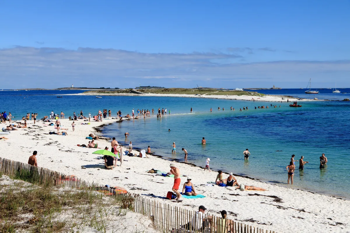 Offrant un décor digne des destinations tropicales, cet archipel breton est le lieu idéal pour vos prochaines vacances