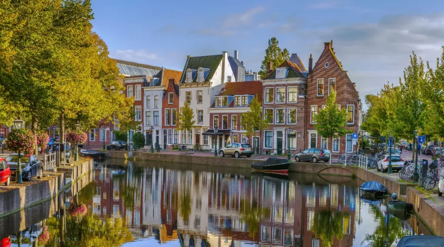 oubliez-amsterdam-decouvrez-ce-petit-village-neerlandais-tout-aussi-beau-et-bien-plus-tranquille