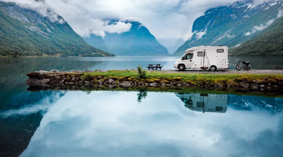 partir-en-vacances-en-camping-car-quelles-sont-les-regles-pour-stationner-la-nuit