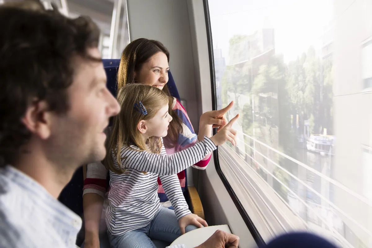 partir-en-vacances-en-train-en-famille-est-ce-une-bonne-solution