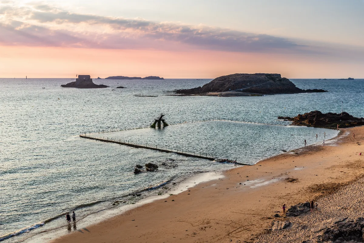Près de Saint-Malo, découvrez cette île méconnue qui est un véritable joyau de la région