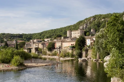 sous-ses-airs-de-toscane-ce-village-dardeche-fait-partie-des-plus-belles-pepites-a-visiter-dans-la-region