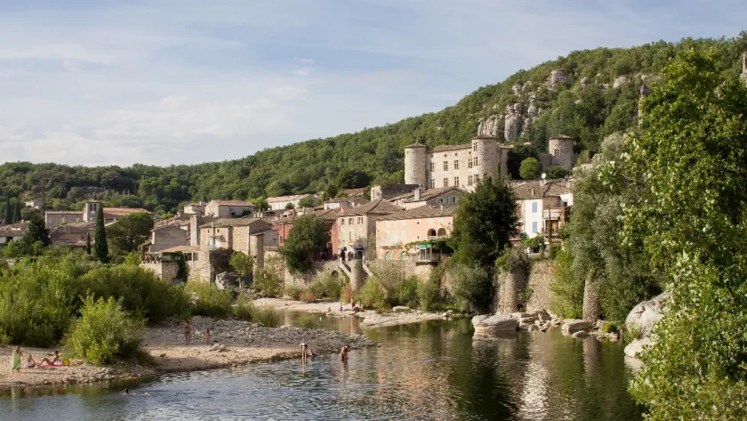 sous-ses-airs-de-toscane-ce-village-dardeche-fait-partie-des-plus-belles-pepites-a-visiter-dans-la-region