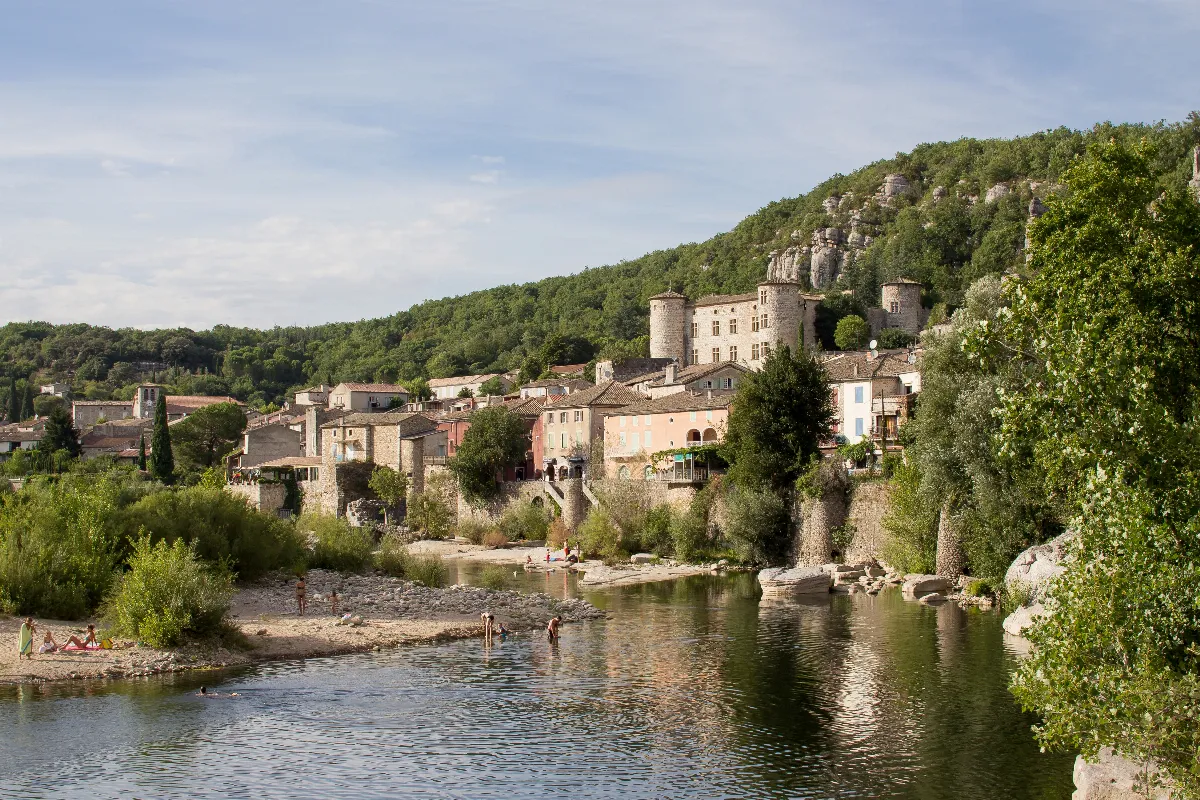 Sous ses airs de Toscane, ce village d&rsquo;Ardèche fait partie des plus belles pépites à visiter dans la région