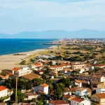 sous-ses-airs-de-village-grec-ce-lieu-du-sud-de-la-france-est-a-voir-absolument-pour-vos-vacances