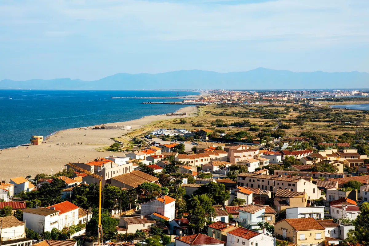 Sous ses airs de village grec, ce lieu du sud de la France est à voir absolument pour vos vacances