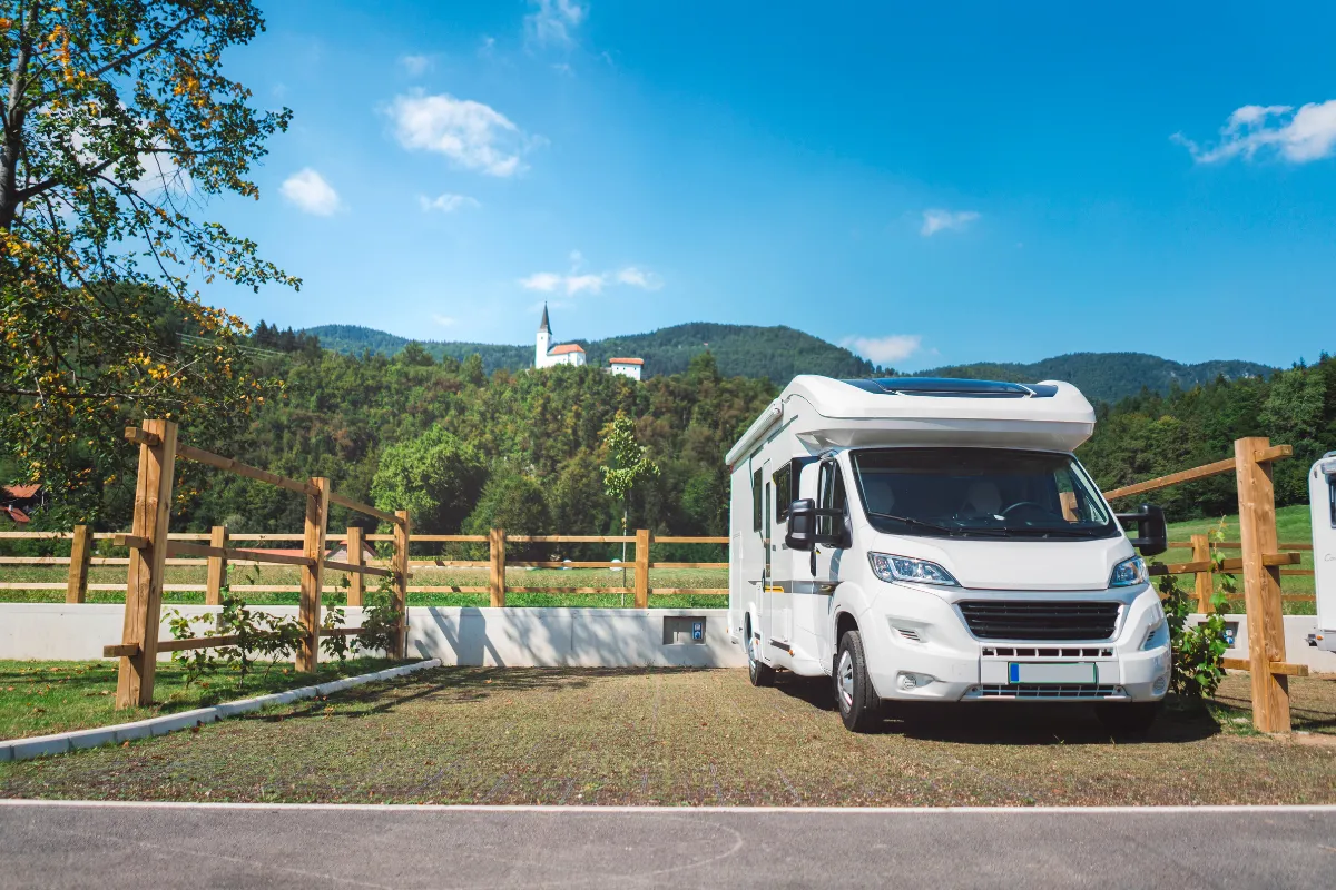 Pourquoi vous devriez choisir le camping-car pour vos prochaines vacances ? Voici tous les atouts