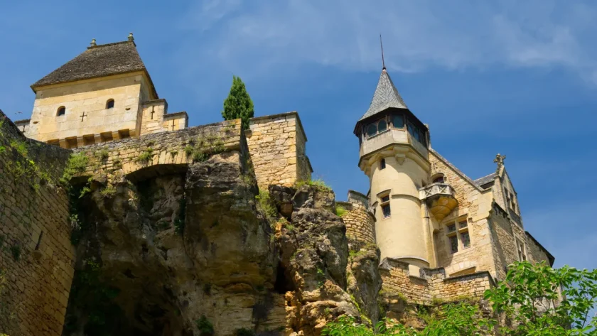 a-seulement-une-heure-de-paris-ce-petit-village-medieval-est-une-curiosite-a-decouvrir-absolument