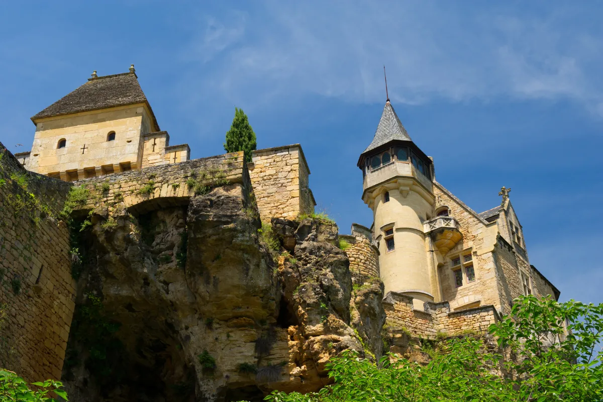 A seulement une heure de Paris, ce petit village médiéval est une curiosité à découvrir absolument