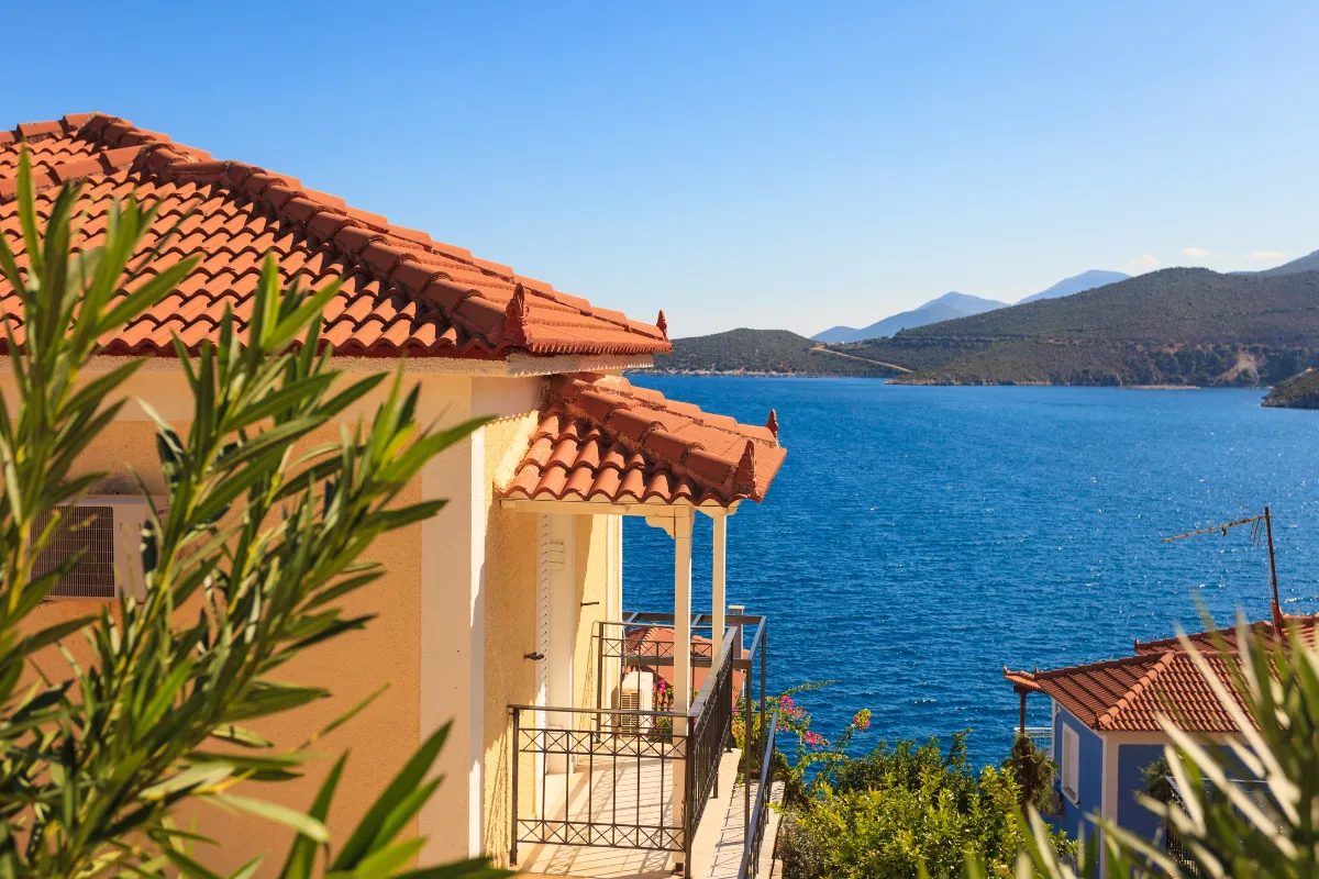 Acheter une maison secondaire au bord de la mer : comment préparer son budget au mieux ?