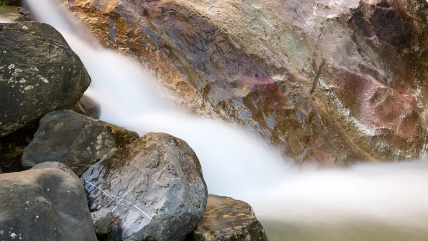 au-coeur-des-pyrenees-cette-cascade-est-lune-des-plus-belles-et-des-plus-puissantes-du-pays
