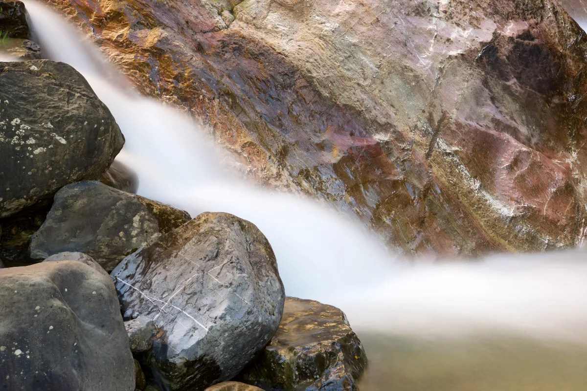 Au coeur des Pyrénées, cette cascade est l&rsquo;une des plus belles et des plus puissantes du pays