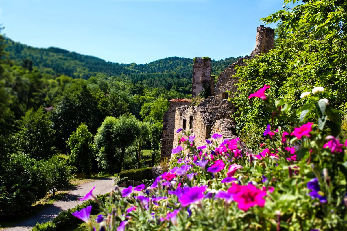 Encore méconnu, découvrez toute la beauté naturelle de ce petit village de Haute-Loire