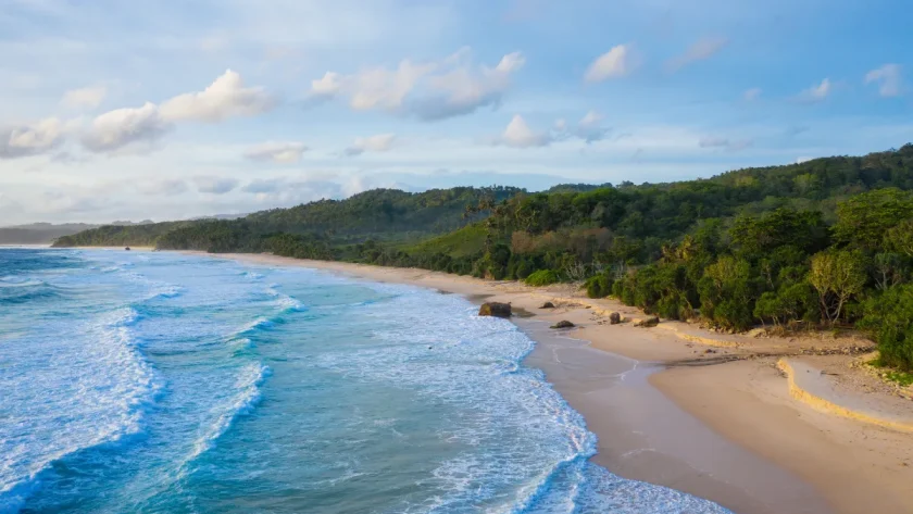 cette-ile-mysterieuse-vous-promet-un-depaysement-complet-pour-vos-prochaines-vacances