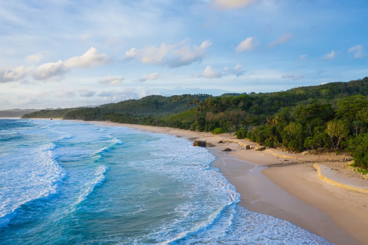 Cette île mystérieuse vous promet un dépaysement complet pour vos prochaines vacances !