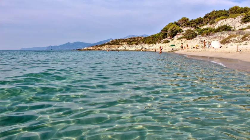 cette-plage-en-corse-vaut-absolument-le-detour-ne-manquez-pas-ce-joyau-naturel