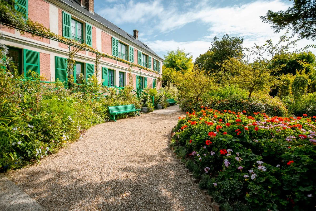Décors de la saison 4 d&rsquo;Emily in Paris, ces lieux en France sont devenus mythiques