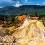 digne-des-plus-beaux-paysages-du-colorado-ce-lieu-situe-en-provence-est-un-veritable-tresor-naturel-a-decouvrir