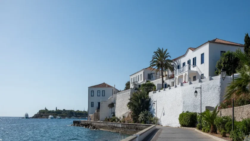 encore-meconnue-des-touristes-cette-ile-grecque-na-rien-a-envie-a-mykonos-ou-santorin-decouvrez-cette-lieu-unique