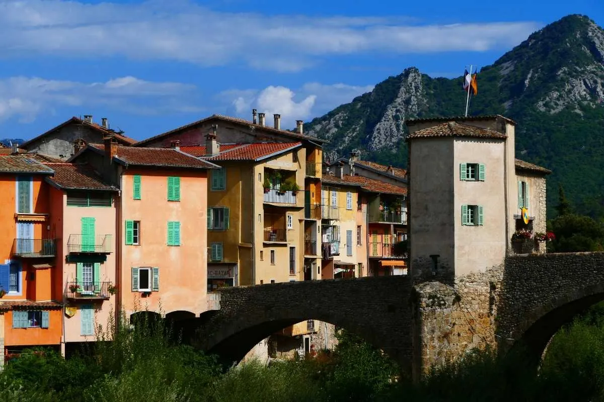 Un coin de paradis ensoleillé : ce village français au microclimat doux toute l&rsquo;année