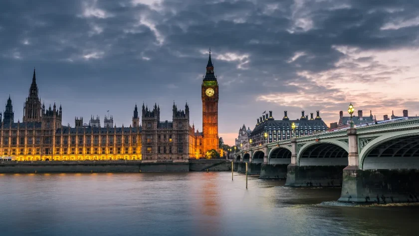 a-seulement-1-heure-de-vol-de-paris-cette-destination-est-la-plus-prisee-pour-feter-halloween-decouvrez-laquelle