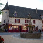 au-coeur-du-cantal-ce-village-medieval-fait-desormais-partie-des-plus-beaux-villages-de-france-decouvrez-ce-joyau