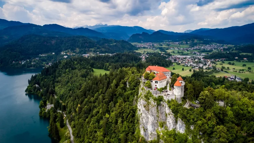 aussi-belle-que-la-suisse-mais-beaucoup-moins-chere-cette-destination-en-europe-est-encore-peu-prisee-par-les-touristes