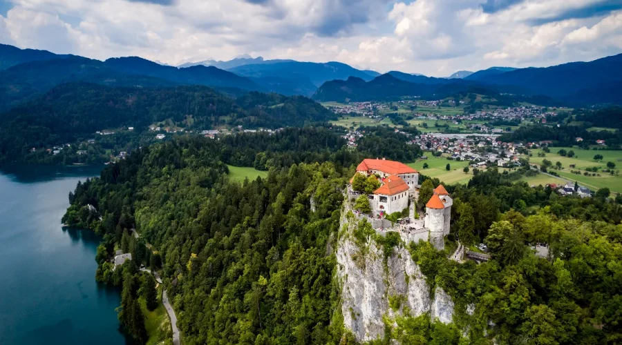 aussi-belle-que-la-suisse-mais-beaucoup-moins-chere-cette-destination-en-europe-est-encore-peu-prisee-par-les-touristes